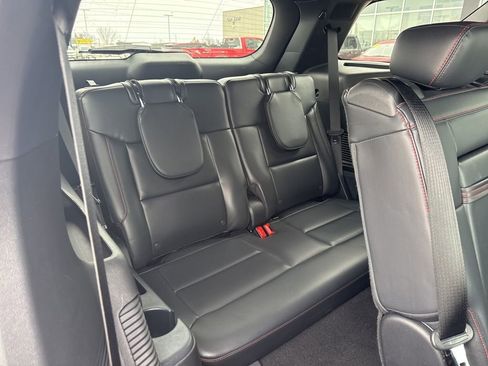 Used 2025 Ford Explorer ST-Line w/ ST-Line Street Pack image 30