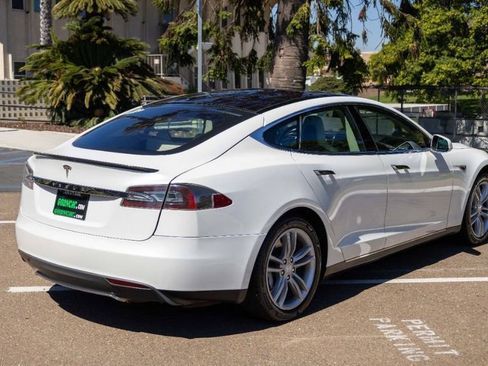 Used 2012 Tesla Model S Signature Performance image 5