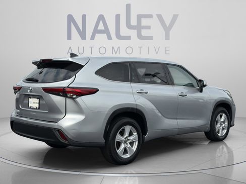 Used 2022 Toyota Highlander LE FWD image 5