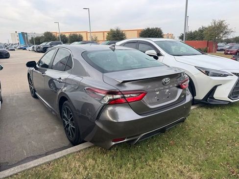 Used 2022 Toyota Camry SE image 4