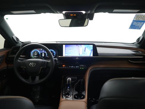 Used 2026 Toyota Crown Limited w/ Advanced Technology Package image 13