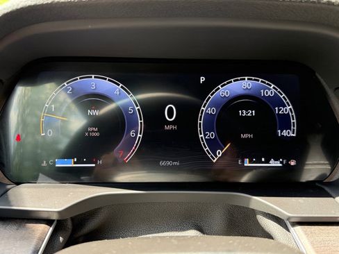 Used 2025 Jeep Grand Cherokee Limited w/ Luxury Tech Group II image 22