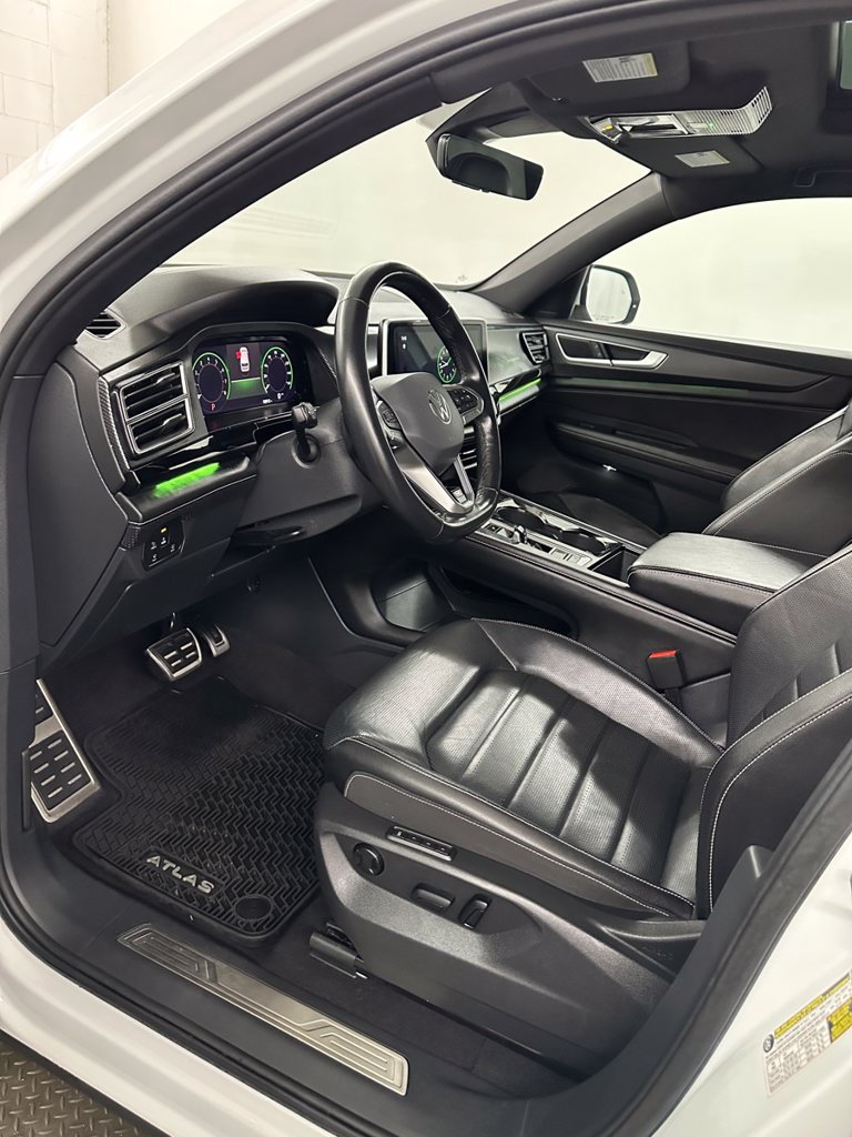 Used 2024 Volkswagen Atlas Cross Sport SEL R-Line AWD/4WD image 10