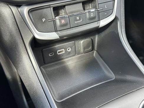 Used 2023 GMC Terrain SLE w/ Driver Convenience Package image 29