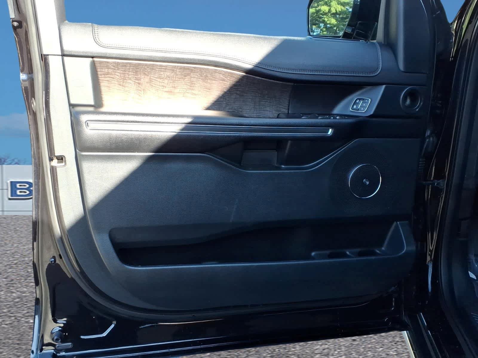 Used 2020 Ford Expedition Max Limited AWD/4WD image 12