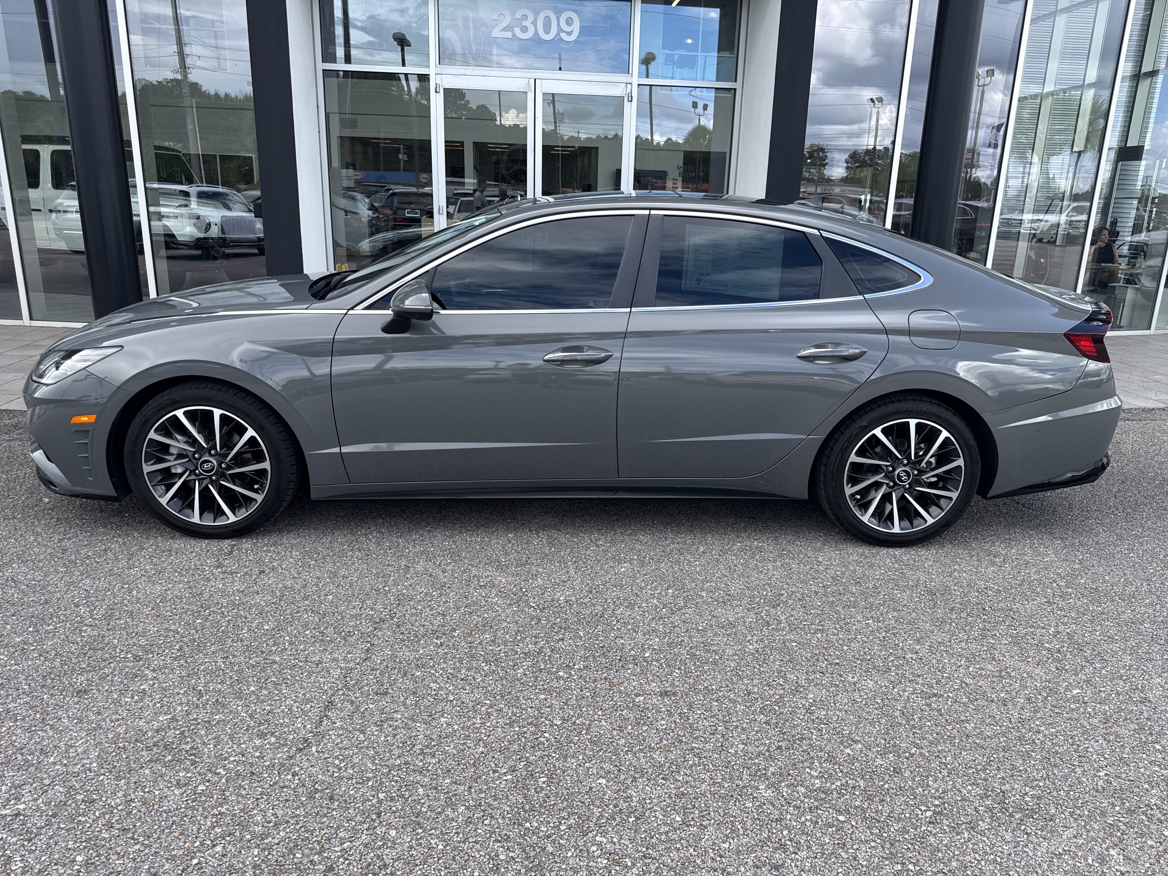 Used 2022 Hyundai Sonata Limited FWD image 2