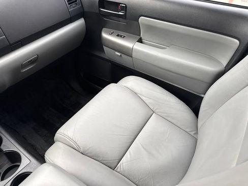 Used 2016 Toyota Sequoia SR5 w/ Premium Package AWD/4WD image 17