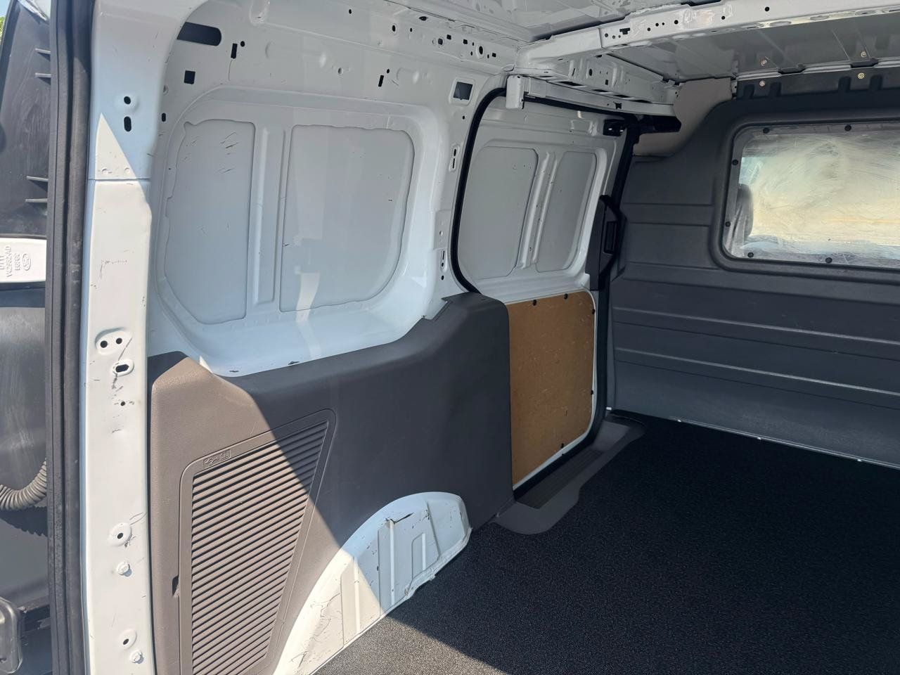 Used 2022 Ford Transit Connect XL FWD image 12