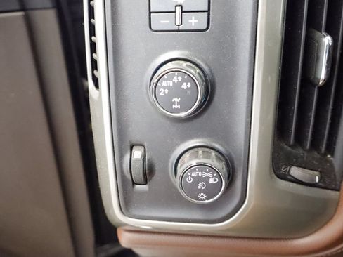 Used 2015 Chevrolet Silverado 1500 High Country w/ High Country Premium Package AWD/4WD image 23