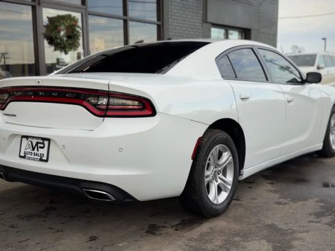 Used 2020 Dodge Charger SXT image 3