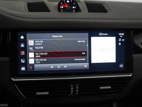 Used 2023 Porsche Cayenne S w/ Premium Package image 23