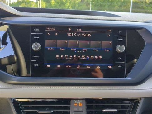 New 2024 Volkswagen Taos SE image 21