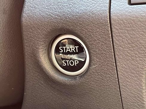 New 2025 Nissan Frontier SV w/ SV Convenience Package AWD/4WD image 26