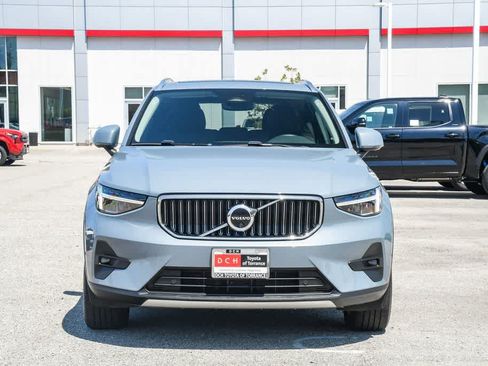 Used 2023 Volvo XC40 B5 Plus AWD/4WD image 2