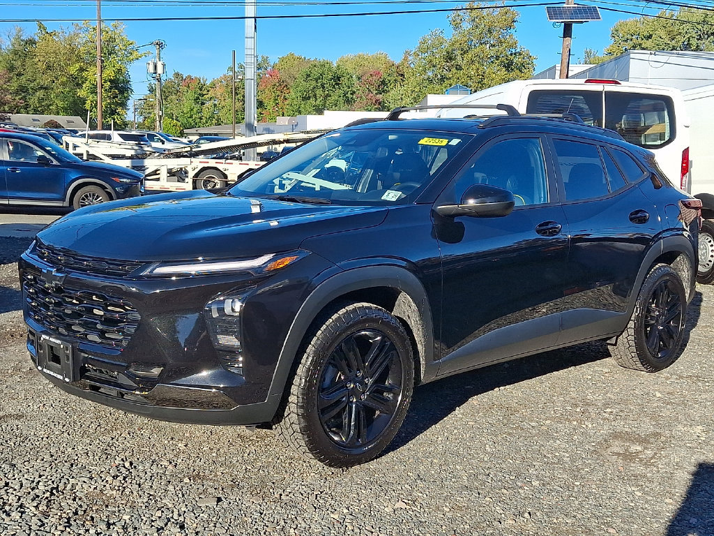 Used 2025 Chevrolet Trax ACTIV w/ Driver Confidence Package FWD image 3
