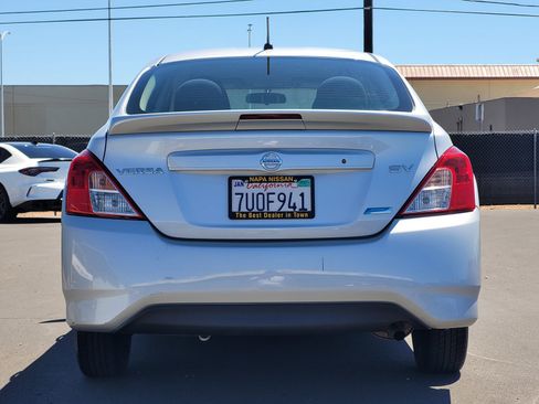 Certified 2016 Nissan Versa SV FWD image 5