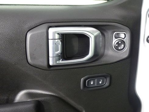 New 2024 Jeep Wrangler Unlimited Rubicon w/ Convenience Group image 18