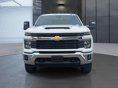 Used 2024 Chevrolet Silverado 2500 LT image 9
