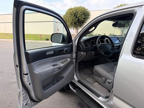 Used 2006 Toyota Tacoma PreRunner w/ TRD Off-Road Pkg #1 RWD image 14