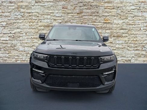 Used 2023 Jeep Grand Cherokee Limited w/ Black Appearance Package AWD/4WD image 3