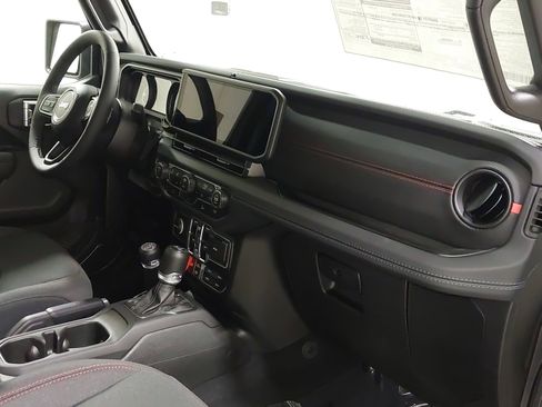 New 2025 Jeep Wrangler Unlimited Rubicon w/ XTREMEE 35" Tire Package image 29