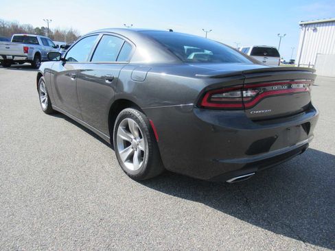 Used 2015 Dodge Charger SE w/ Sport Appearance Group image 7