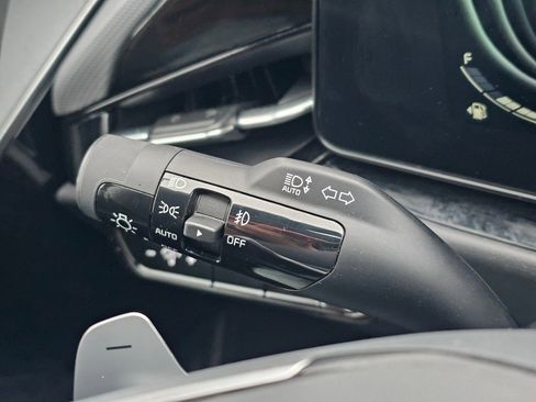 Used 2024 Kia Niro EX Touring image 37