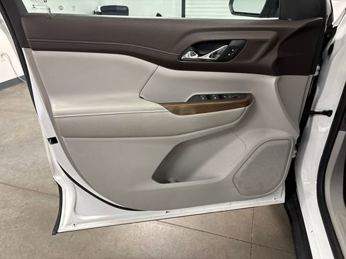 Used 2020 GMC Acadia SLE AWD/4WD image 22