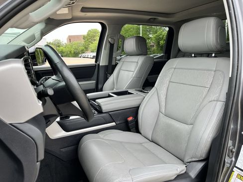 Used 2024 Toyota Tundra Limited AWD/4WD image 23