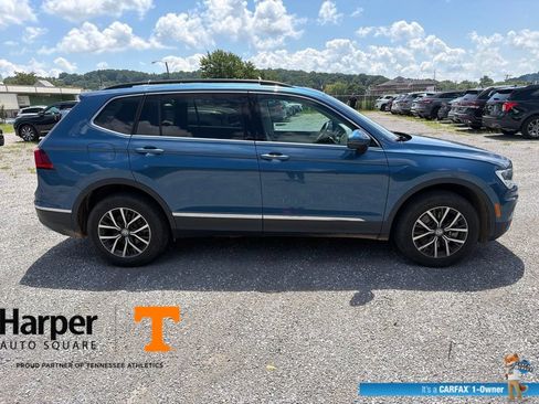 Used 2020 Volkswagen Tiguan SE w/ Panoramic Sunroof Package FWD image 6