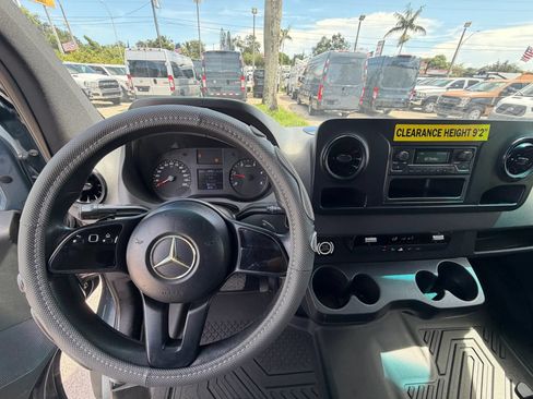 Used 2019 Mercedes-Benz Sprinter 170 image 14