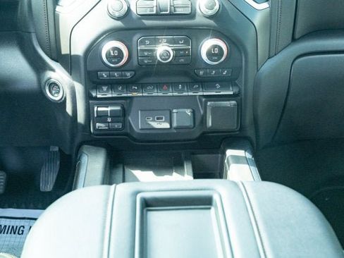 Used 2022 GMC Sierra 2500 AT4 w/ AT4 Preferred Package AWD/4WD image 32