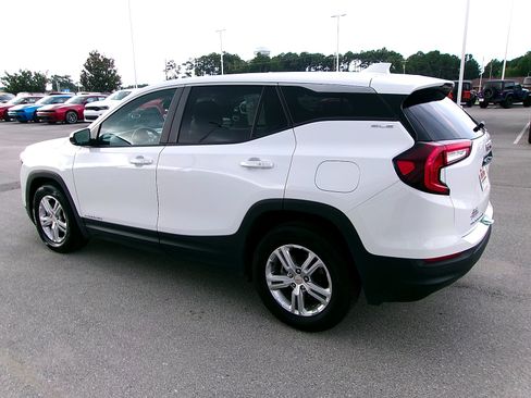 Used 2024 GMC Terrain SLE FWD image 3