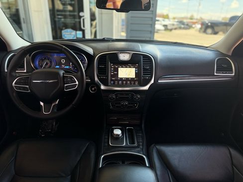 Used 2018 Chrysler 300 Touring L image 15