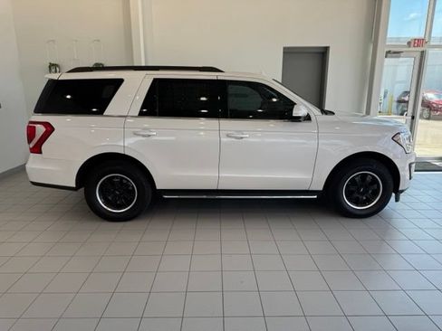 Used 2018 Ford Expedition XLT w/ Equipment Group 202A AWD/4WD image 42