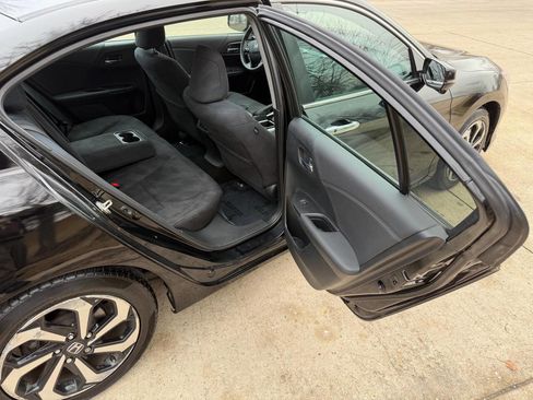 Used 2017 Honda Accord EX image 33
