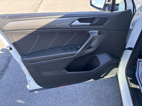 Used 2023 Volkswagen Tiguan SE image 24