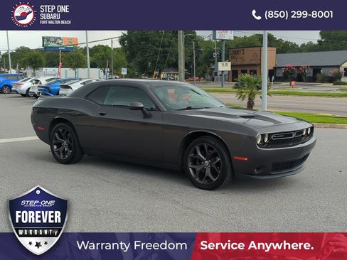 Used 2018 Dodge Challenger SXT Plus RWD image 9