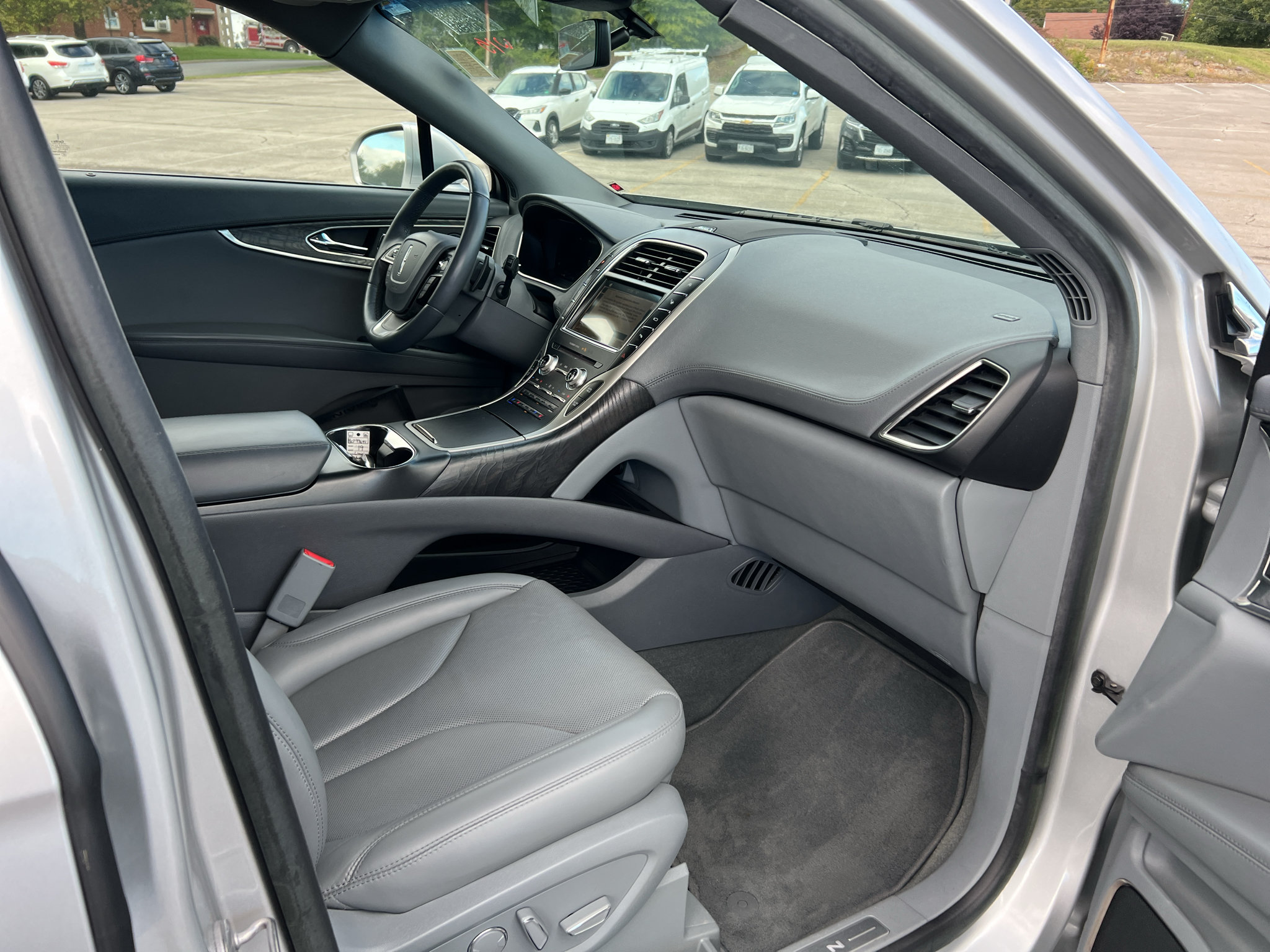 Used 2019 Lincoln Nautilus Reserve FWD image 12