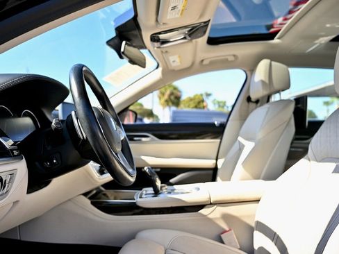 Used 2018 BMW 750i 750i image 7
