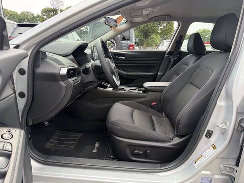 Used 2024 Nissan Altima 2.5 SV FWD image 16