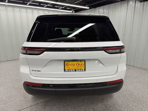 New 2025 Jeep Grand Cherokee Altitude image 5