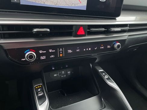 Used 2025 Kia Sorento S image 18