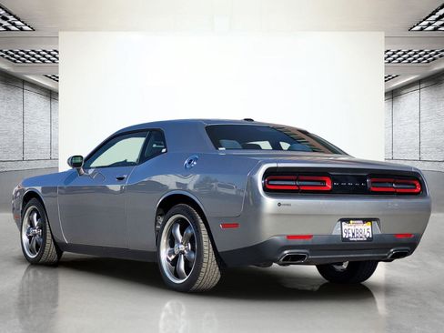 Used 2016 Dodge Challenger SXT image 7