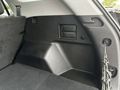 Used 2022 GMC Terrain SLE w/ Driver Convenience Package FWD image 10