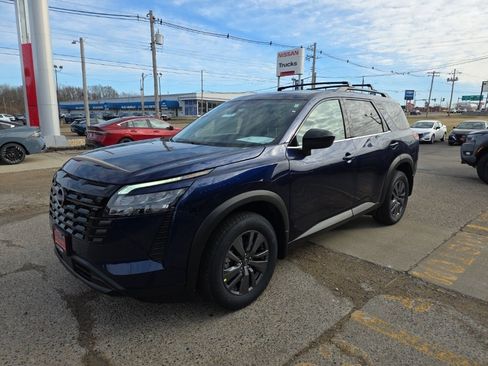 New 2026 Nissan Pathfinder SV image 10