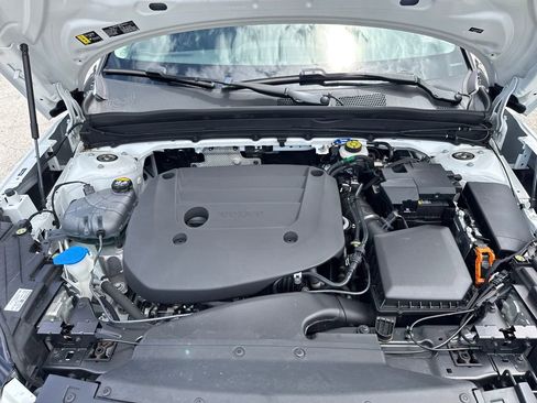 Used 2024 Volvo XC40 B5 Core image 26