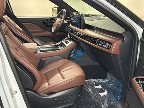 New 2026 Lincoln Aviator Reserve image 6