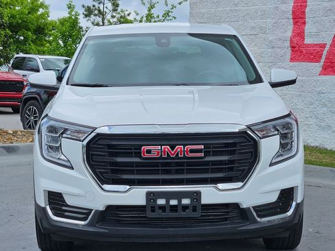 Used 2024 GMC Terrain SLE AWD/4WD image 2