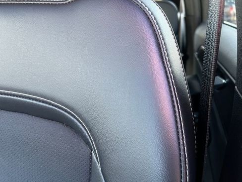 Used 2025 Jeep Grand Cherokee Altitude image 13